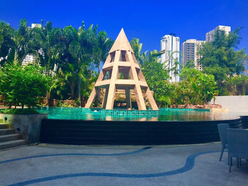 Club Royal Suites Pattaya Exterior foto
