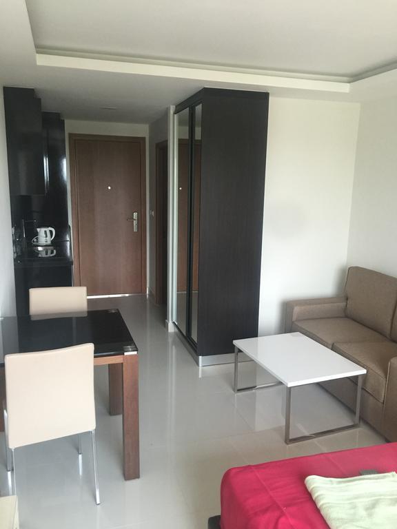 Club Royal Suites Pattaya Exterior foto