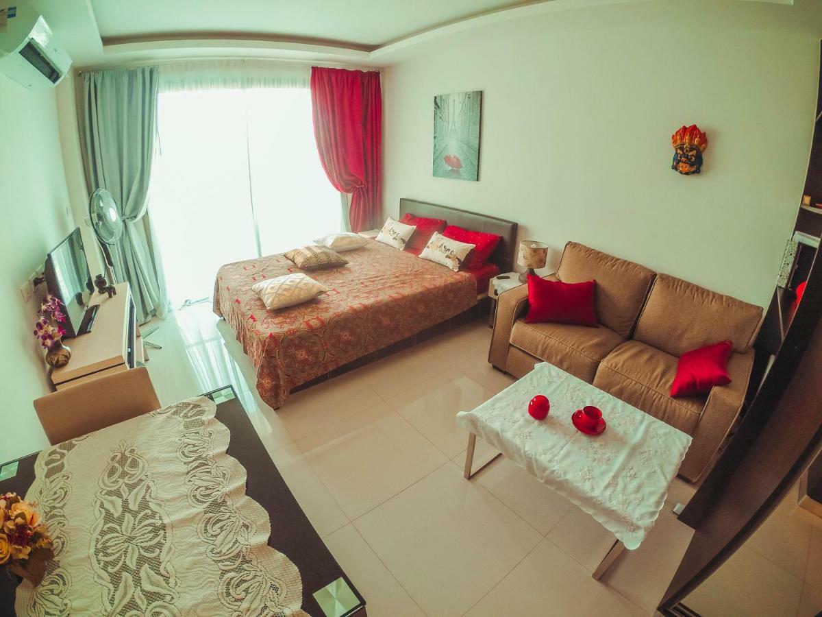 Club Royal Suites Pattaya Exterior foto
